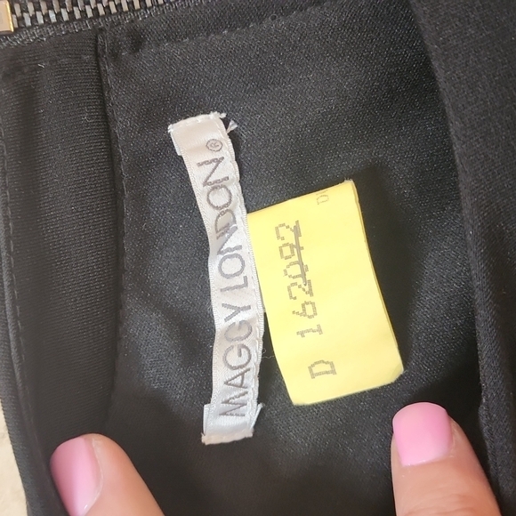 Maggy London Fitted Printed Geometric and Paisley Pattern Dress, Sz 8 - Picture 2 of 4